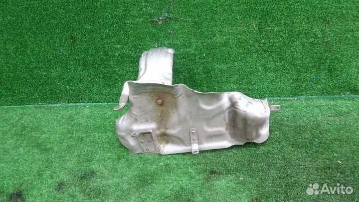 Кожух выпускного коллектора Mercedes-Benz C200