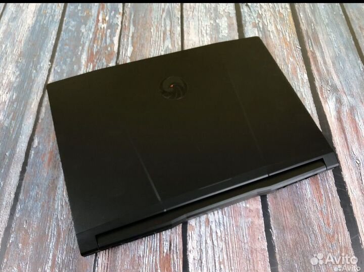 Ноутбук MSI Alpha 15 B5EEK-237XRU