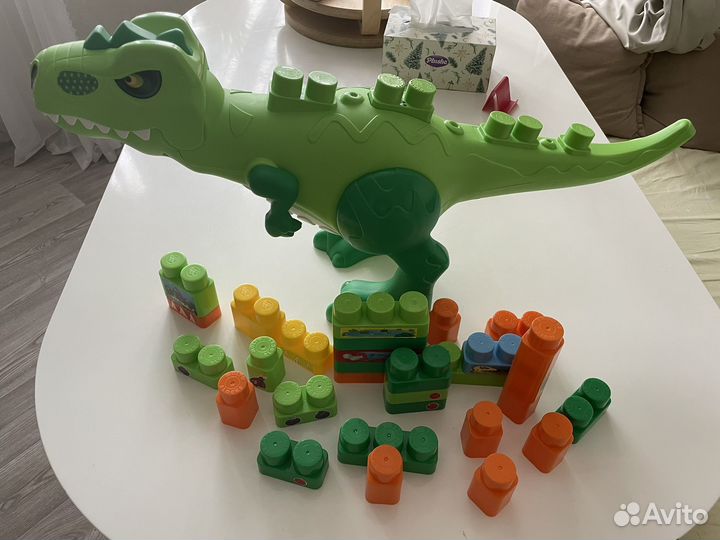 Динозавр с конструктором развивающий