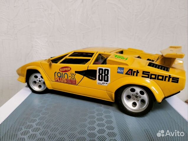 Lamborghini countach 1/18