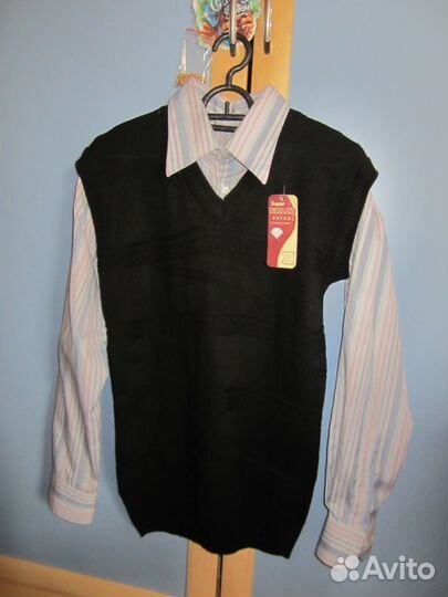 Продам модный свитер обманка новый
