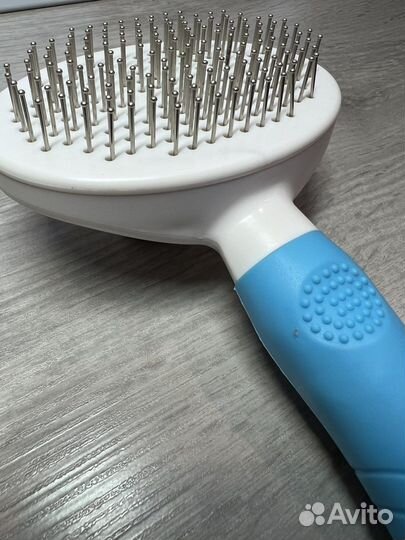 Расческа для вычесывания шерсти кошек и собак