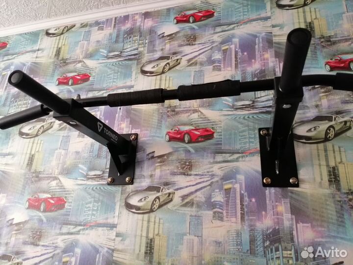 Турник настенный