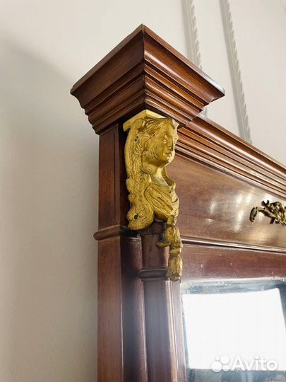 Антикварное зеркало с витринами Ампир