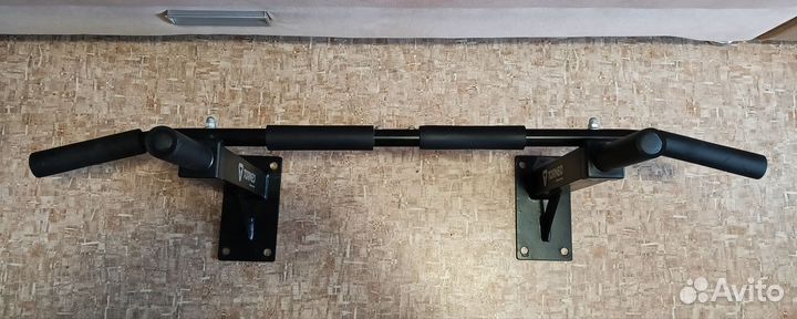 Турник настенный