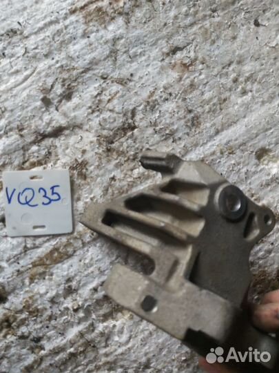 Кронштейн компрессора кондиционера Двигателя VQ35