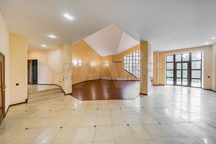 Коттедж 627,7 м² на участке 27,8 сот.