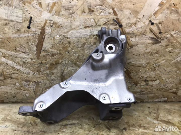 Кронштейн двигателя правый Bmw X5 E70 3.0 2012