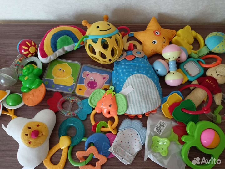 Игрушки пакетом и грелка с вишневыми косточками