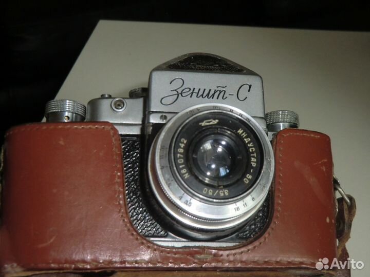 Советский фотоаппарат Зенит