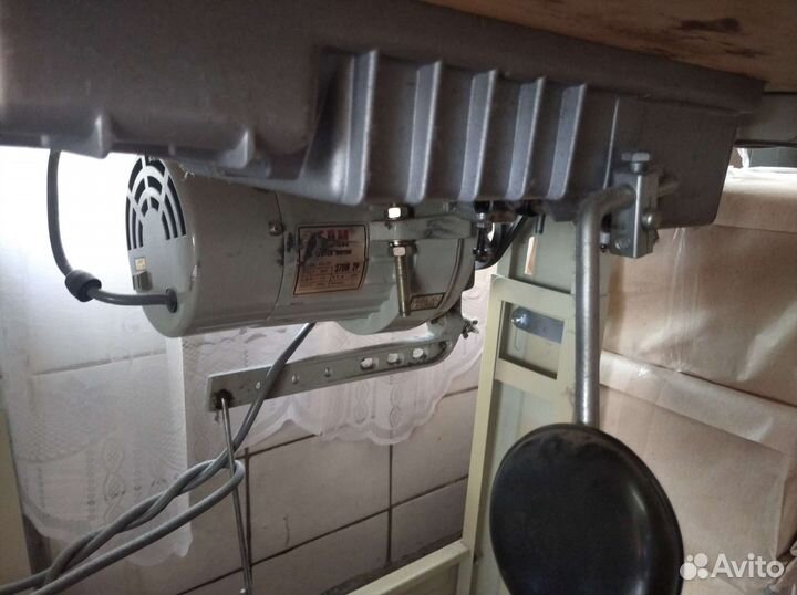 Двухигольная машина цепного стежкаzoje