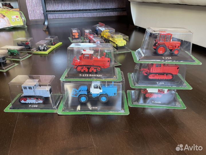 Модель трактора 1:43 Ашет