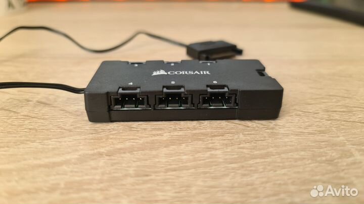 Контролер для вентиляторов Corsair RGB Led Fan Hub