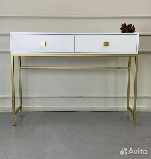 Туалетный столик, консоль в прихожую