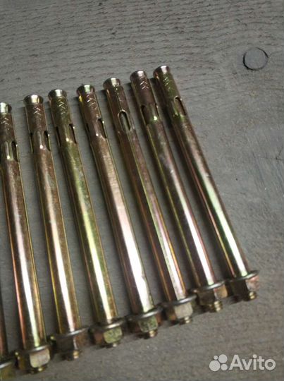 Анкерный болт 10