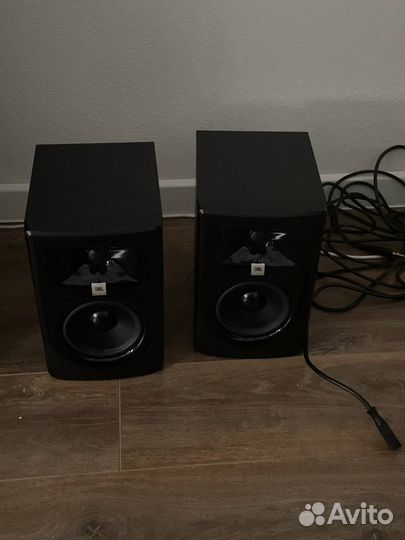 Студийные монитор JBL 305P mkii