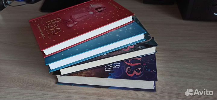 Холли Вебб Роуз за серию