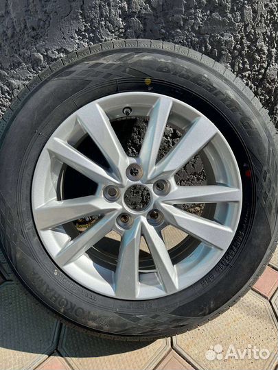 Оригинальный диск с резиной camry r16