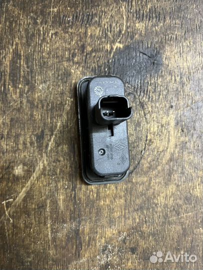 Рено каптюр кнопка крышки багажника