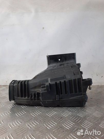 Корпус воздушного фильтра Mercedes-Benz C-Class