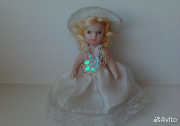 Кукла маленькая фарфоровая коллекционная