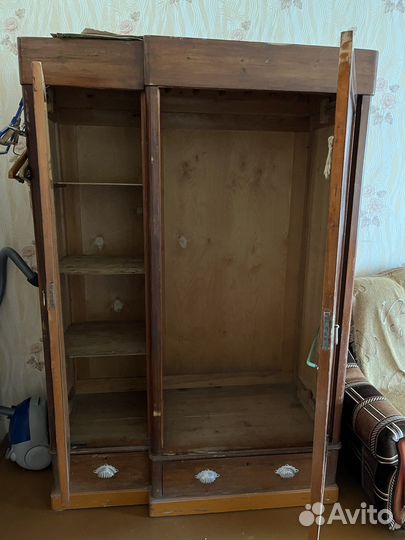 Шкаф