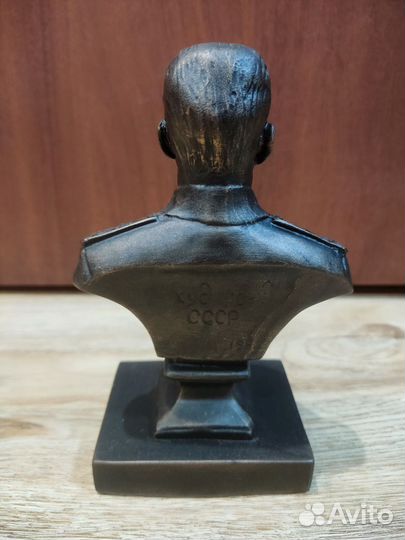 Бюст Сталина