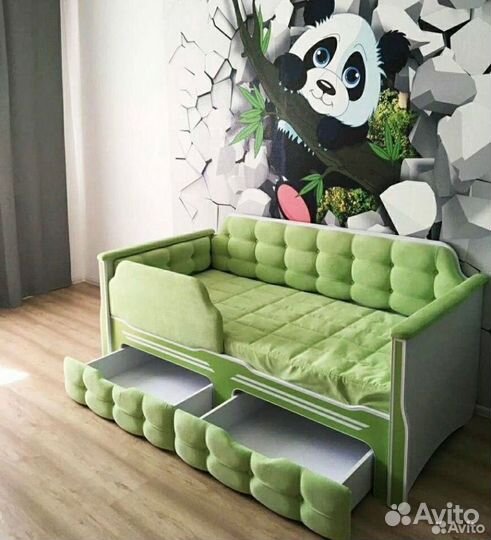 Детская кровать с мягкими элементами