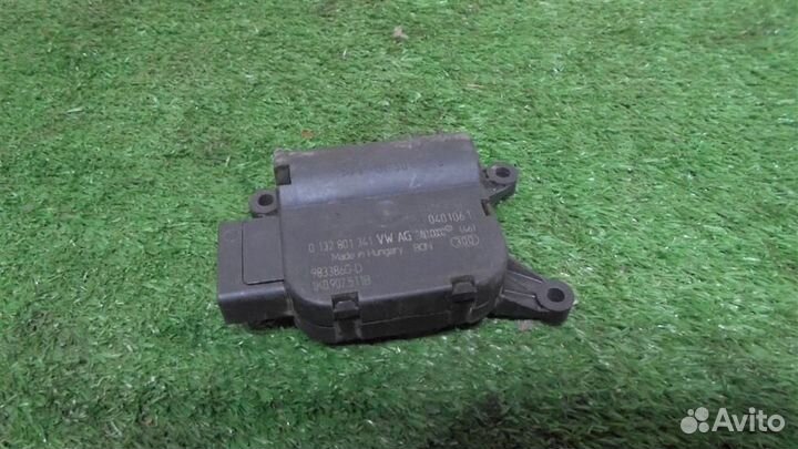 Моторчик заслонки печки VW Passat CC 2008-2017
