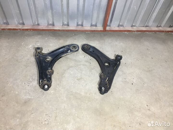 Рычаг передний левый Amulet A15