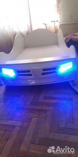 Детская кровать машина