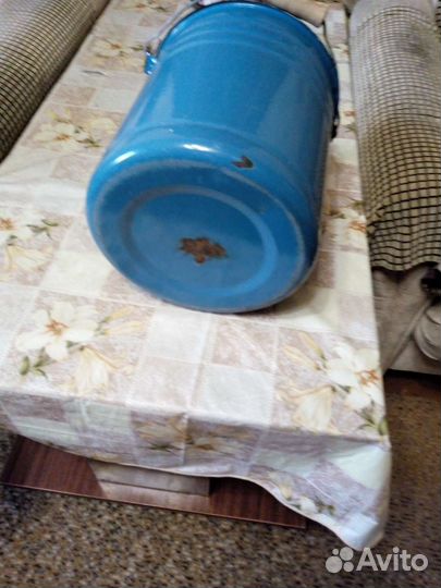 Эмалированное ведро и чашки и кружки СССР