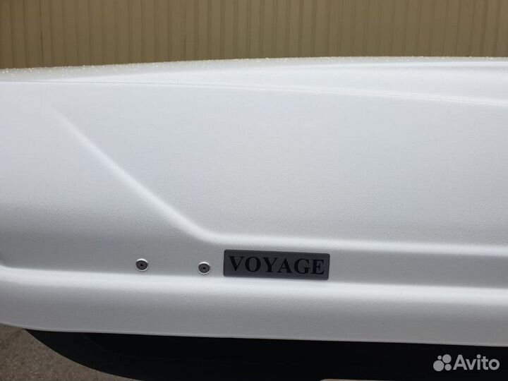 Автобокс Voyage Powerful 670л 235x94x47 белый мат