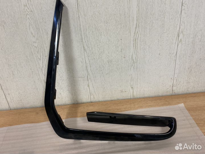 Декоративная накладка бампера правая BMW X7 G07