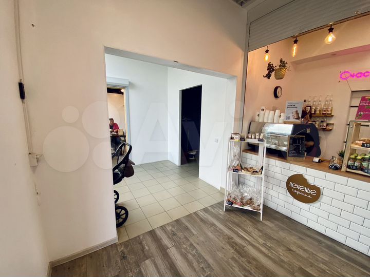 Угловое помещение в жилом массиве, 45 м²