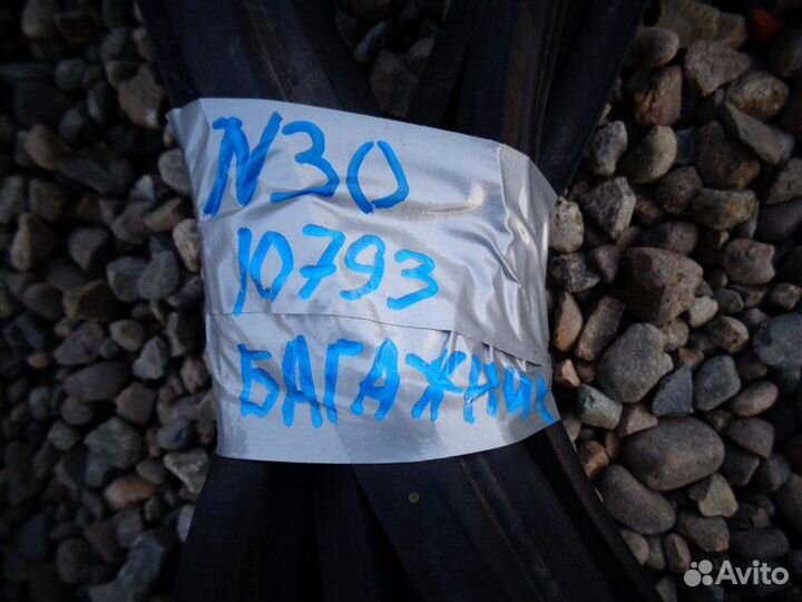 Уплотнительная резинка багажника Nissan R'nessa