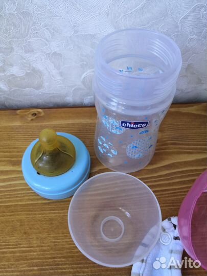 Детские бутылочки пустышки соски слюнявчик