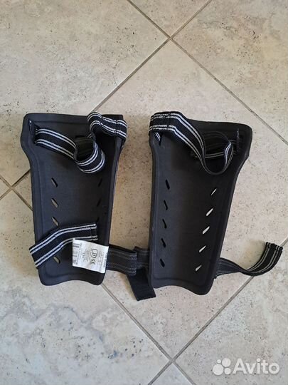 Футбольные щитки