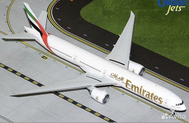 Модель самолета Boeing 777-300ER Emirates 1:200