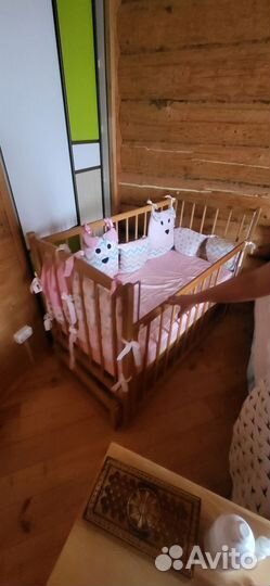 Детская кроватка с продольным маятником