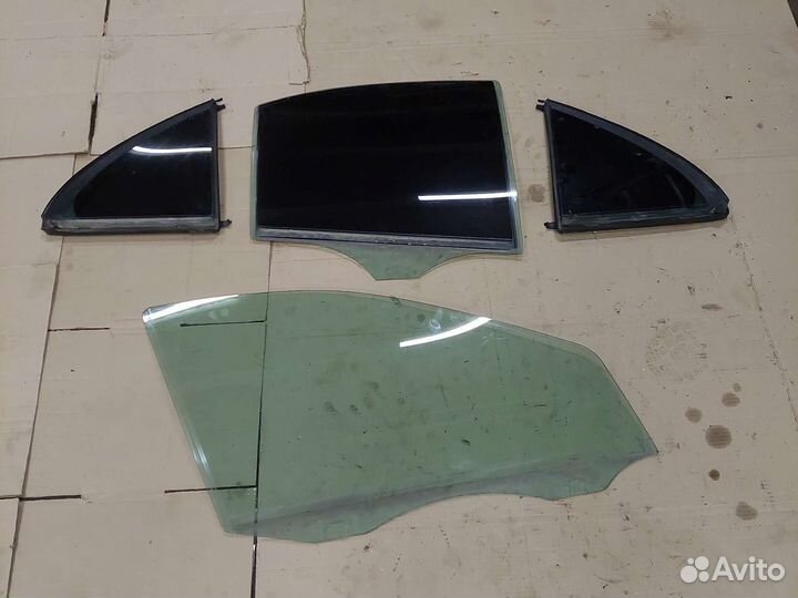 Стекло боковое Mercedes W203 C-class