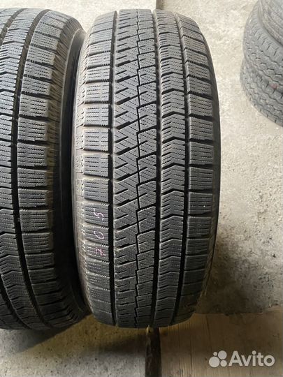 Bridgestone Blizzak VRX2 215/60 R17
