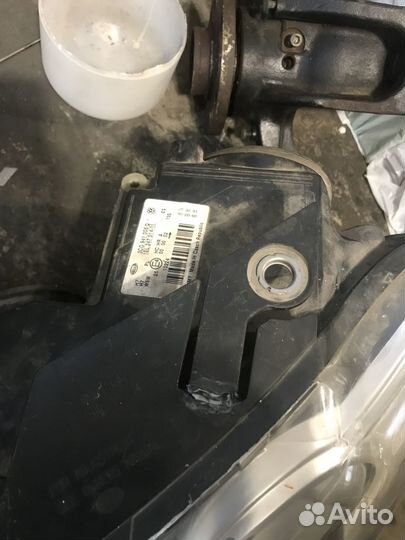 Фара левая пассат б6