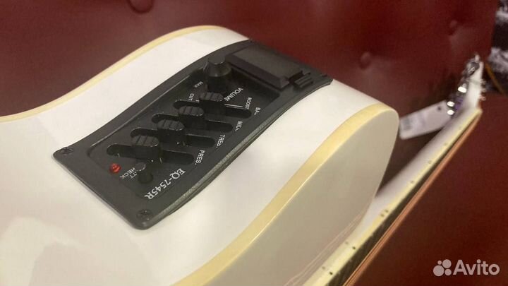 Электроакустическая гитара