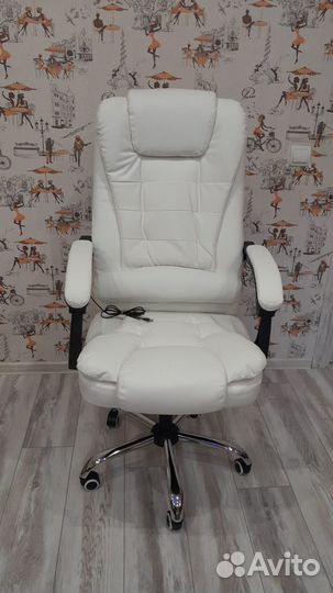 Компьютерное кресло,белое