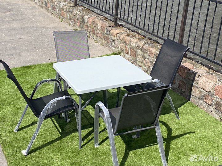 Стол складной усиленный 87*87 см