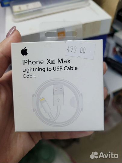 Зарядный шнур на iPhone