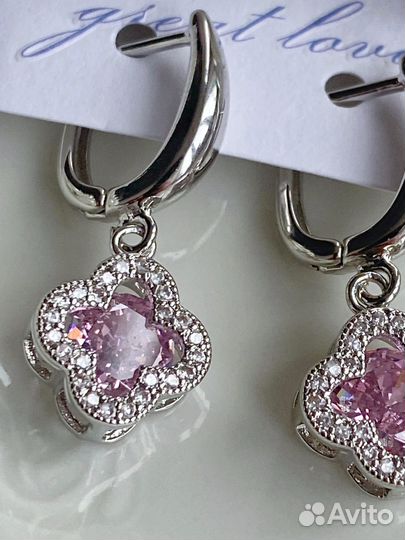 Небольшие нежные серьги