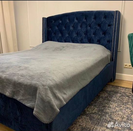 Кровать двухспальная с матрасом новая