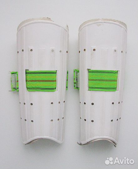 Щитки футбольные